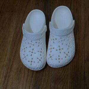 CROCS Kids White Floral Slippers